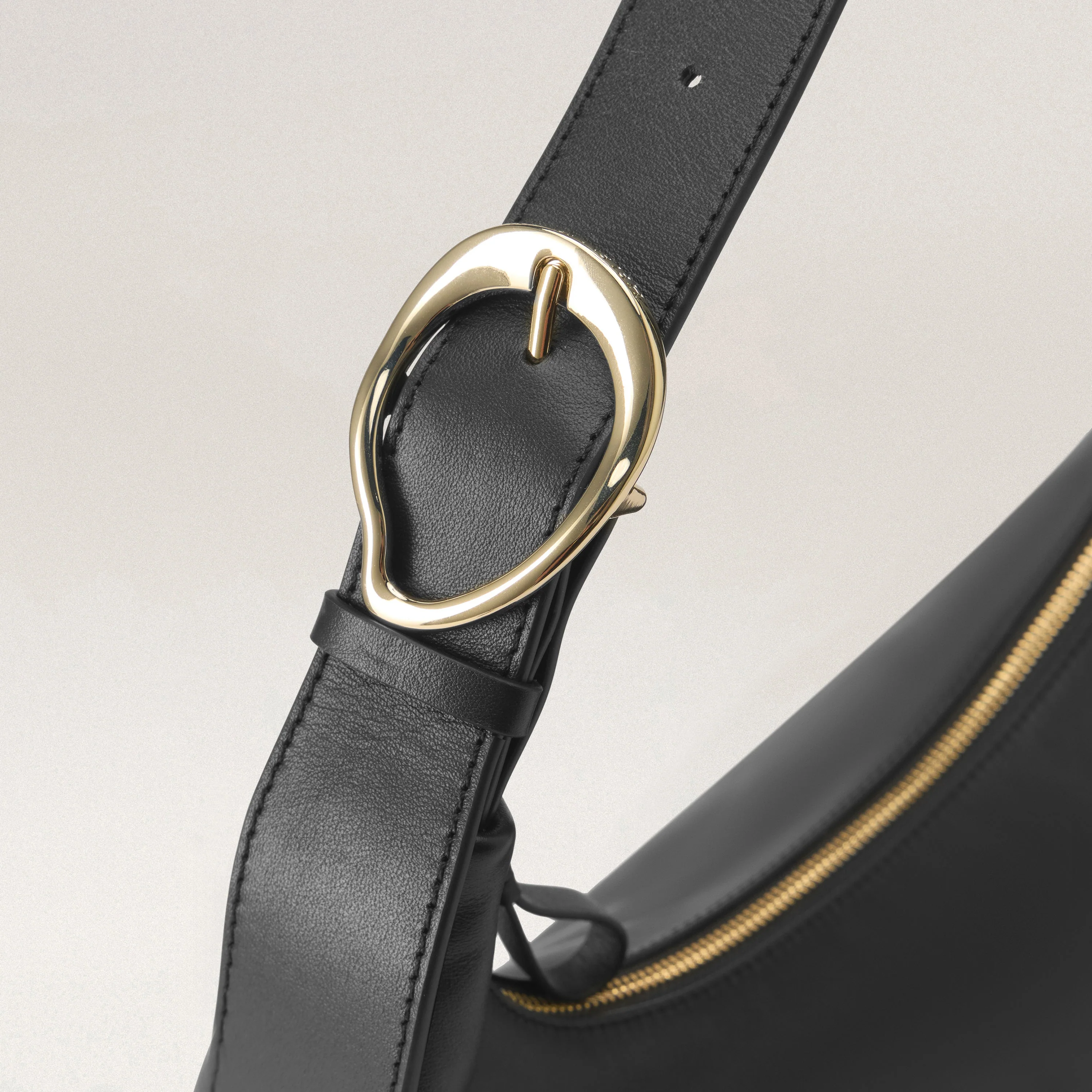 Signy Leather Shoulder Bag - Image 5
